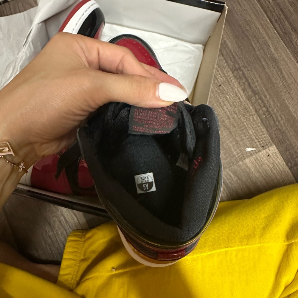 Jordan 1 Retro High OG - Picture 3 of 7